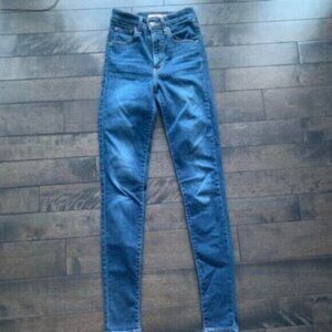 Levi's Mile High SKinny Jeans